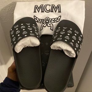 Black & White MCM Slides
